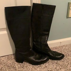 Born Asbee black boots